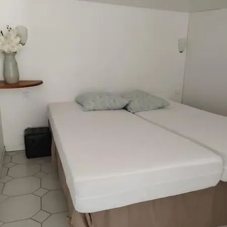 Bas De Climatise Avec Coin Terrasse Apartment