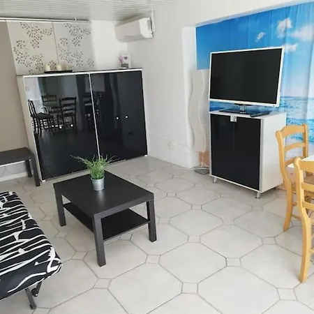 Bas De Climatisé Avec Coin Terrasse Appartement