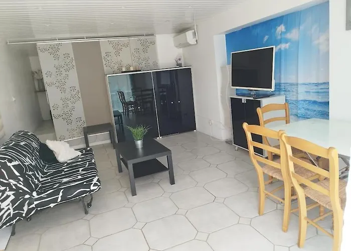 Bas De Climatisé Avec Coin Terrasse Appartement